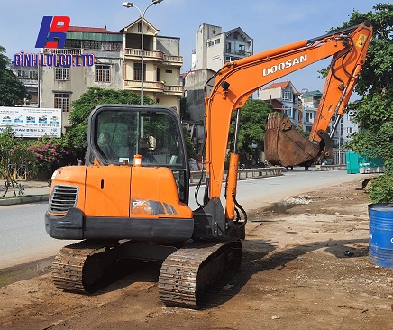 Máy đào bánh xích Doosan 55